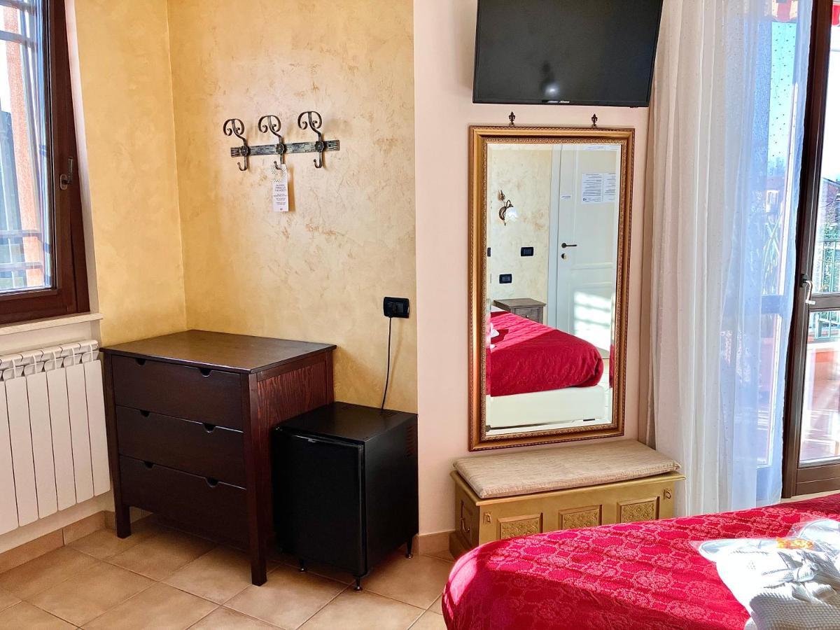 B&B Desenzano Paradise Дезенцано-дель-Гарда Экстерьер фото