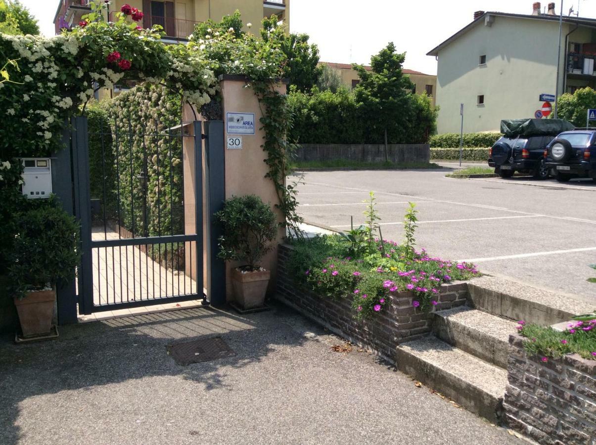 B&B Desenzano Paradise Дезенцано-дель-Гарда Экстерьер фото